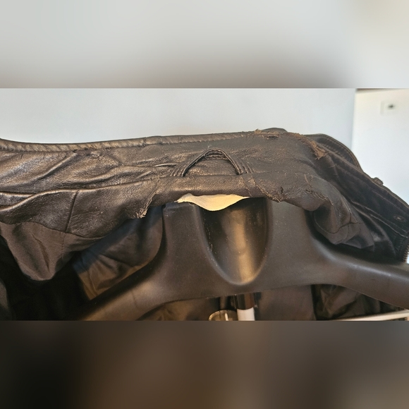 HOLLISTER FAUX LEATHER JACKET - DISTRESSED STYLE - SIZE SMALL - Picture 5 of 8